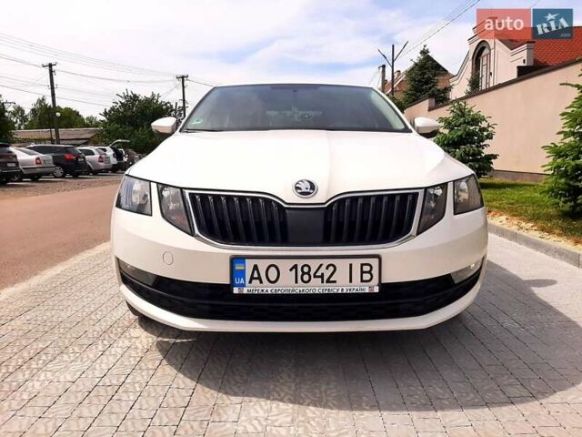 Белый Шкода Октавия, объемом двигателя 1.97 л и пробегом 215 тыс. км за 14990 $, фото 1 на Automoto.ua