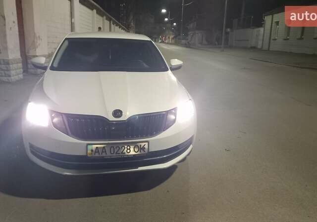Белый Шкода Октавия, объемом двигателя 1.4 л и пробегом 214 тыс. км за 13500 $, фото 1 на Automoto.ua