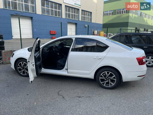 Шкода Октавія 2017 у Києві на Automoto.ua Білий Шкода Октавія, об'ємом двигуна 1.4 л та пробігом 120 тис. км за 13700 $, фото 1 на Automoto.ua
