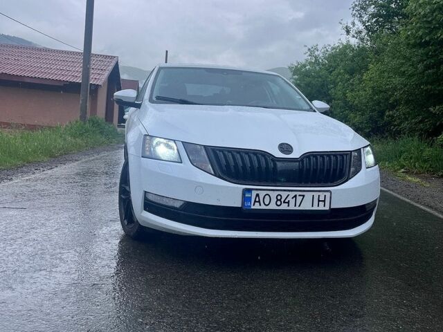 Белый Шкода Октавия, объемом двигателя 1.97 л и пробегом 310 тыс. км за 11800 $, фото 1 на Automoto.ua