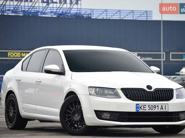 Белый Шкода Октавия, объемом двигателя 1.8 л и пробегом 130 тыс. км за 15555 $, фото 1 на Automoto.ua