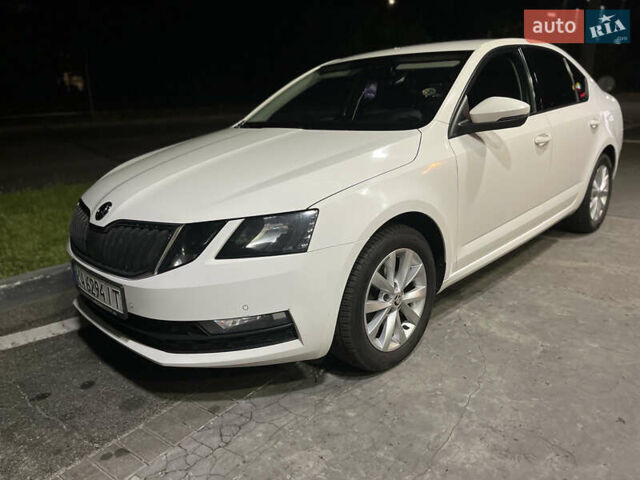 Белый Шкода Октавия, объемом двигателя 1.6 л и пробегом 215 тыс. км за 11700 $, фото 1 на Automoto.ua