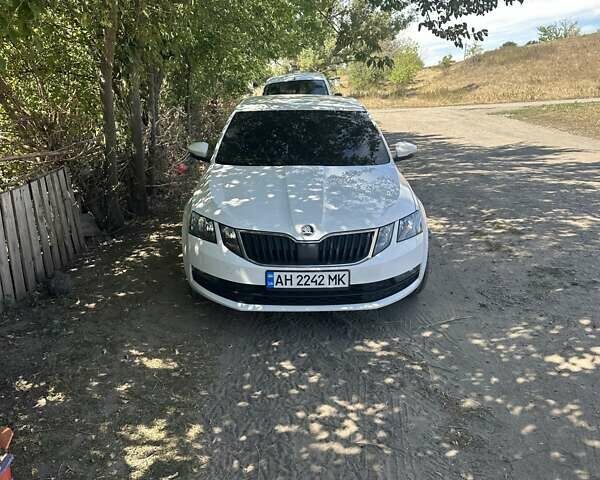 Білий Шкода Октавія, об'ємом двигуна 1.4 л та пробігом 160 тис. км за 13000 $, фото 1 на Automoto.ua