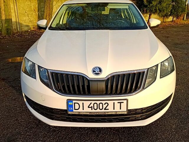 Білий Шкода Октавія, об'ємом двигуна 1.6 л та пробігом 211 тис. км за 13650 $, фото 1 на Automoto.ua