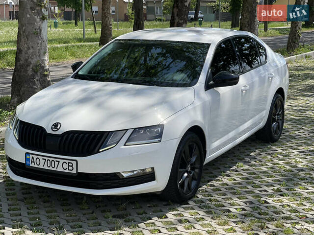 Білий Шкода Октавія, об'ємом двигуна 2 л та пробігом 245 тис. км за 16600 $, фото 1 на Automoto.ua