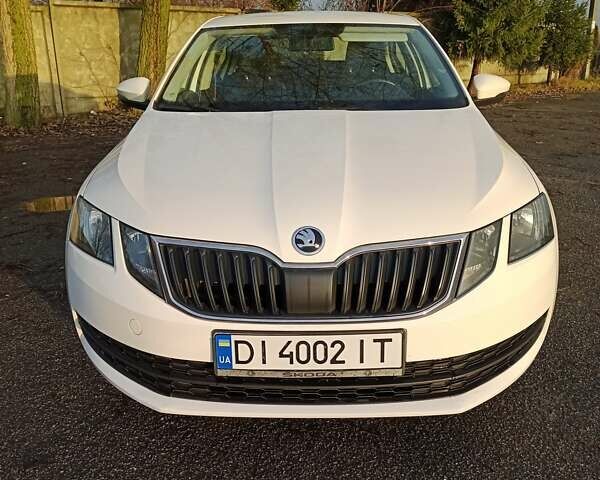 Белый Шкода Октавия, объемом двигателя 1.6 л и пробегом 366 тыс. км за 12300 $, фото 1 на Automoto.ua