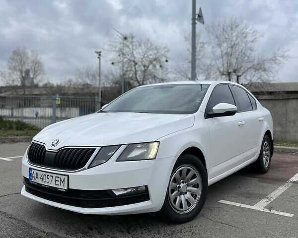 Білий Шкода Октавія, об'ємом двигуна 1.4 л та пробігом 311 тис. км за 9600 $, фото 1 на Automoto.ua