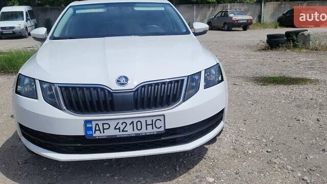 Белый Шкода Октавия, объемом двигателя 1.6 л и пробегом 43 тыс. км за 18000 $, фото 1 на Automoto.ua
