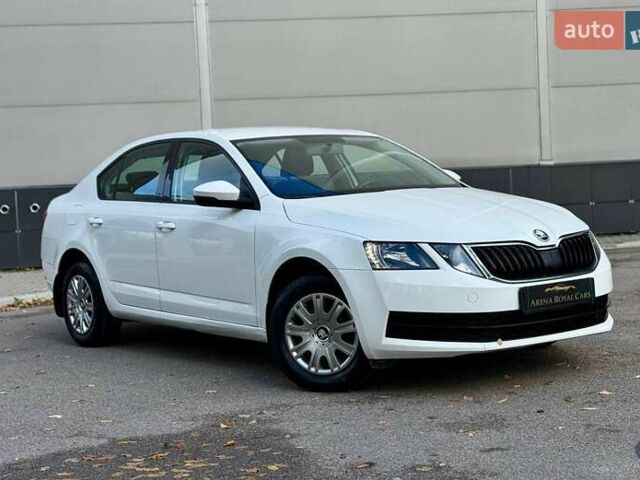 Белый Шкода Октавия, объемом двигателя 1.6 л и пробегом 62 тыс. км за 14500 $, фото 1 на Automoto.ua