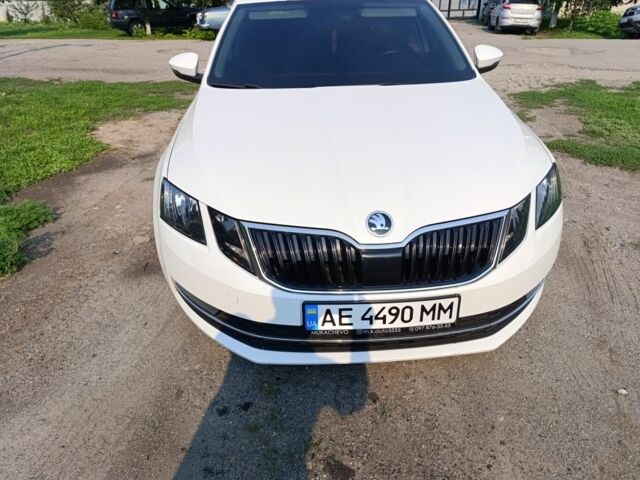 Белый Шкода Октавия, объемом двигателя 1.6 л и пробегом 330 тыс. км за 12000 $, фото 1 на Automoto.ua