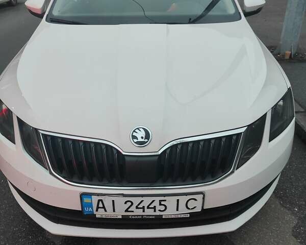 Белый Шкода Октавия, объемом двигателя 1.6 л и пробегом 209 тыс. км за 13800 $, фото 1 на Automoto.ua