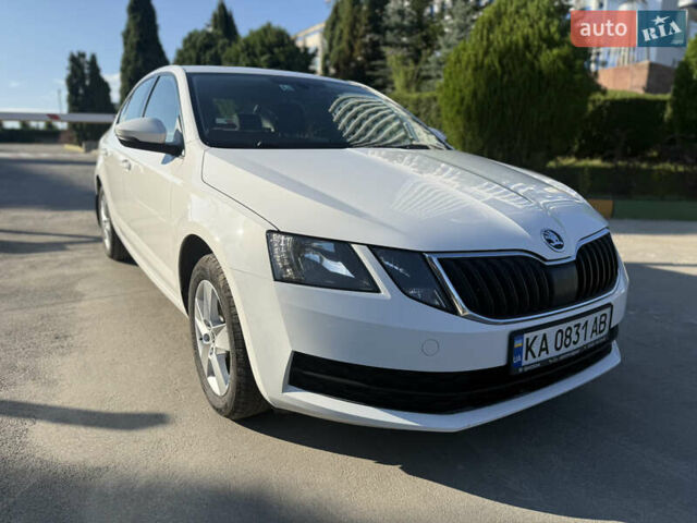 Белый Шкода Октавия, объемом двигателя 1.6 л и пробегом 159 тыс. км за 15600 $, фото 1 на Automoto.ua