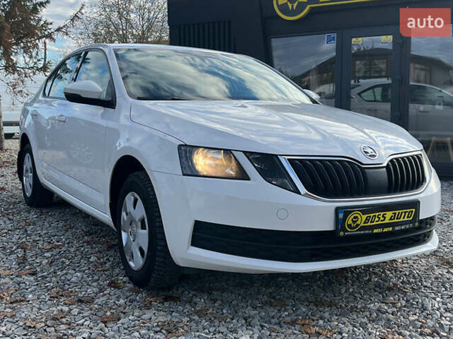 Білий Шкода Октавія, об'ємом двигуна 1.6 л та пробігом 140 тис. км за 14900 $, фото 1 на Automoto.ua