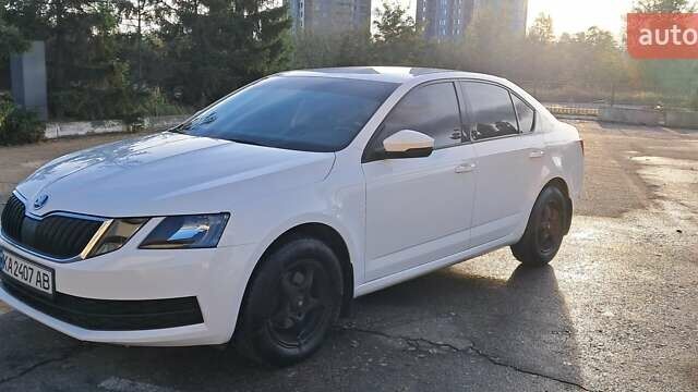 Белый Шкода Октавия, объемом двигателя 1.6 л и пробегом 88 тыс. км за 16500 $, фото 1 на Automoto.ua
