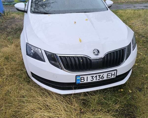 Білий Шкода Октавія, об'ємом двигуна 1.6 л та пробігом 59 тис. км за 17000 $, фото 1 на Automoto.ua