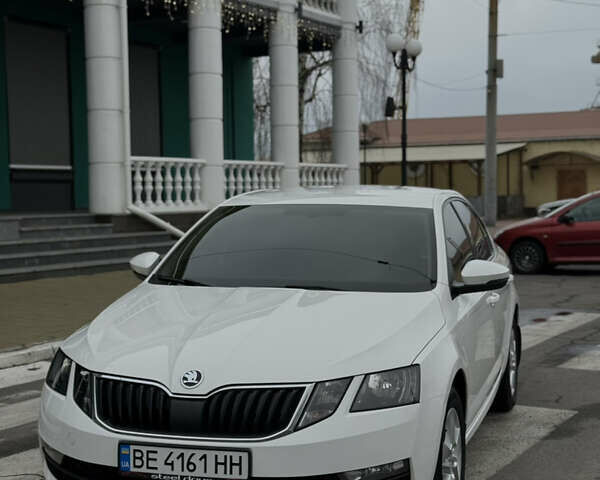 Белый Шкода Октавия, объемом двигателя 1.4 л и пробегом 121 тыс. км за 15900 $, фото 1 на Automoto.ua