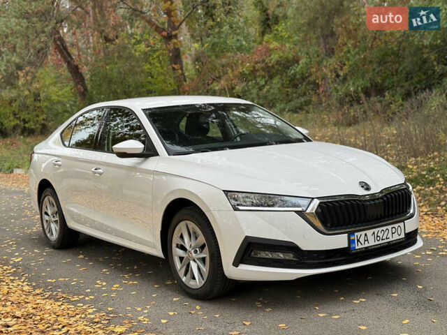 Белый Шкода Октавия, объемом двигателя 1.5 л и пробегом 70 тыс. км за 17900 $, фото 1 на Automoto.ua