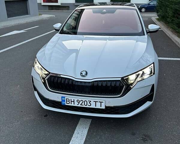 Белый Шкода Октавия, объемом двигателя 1.5 л и пробегом 12 тыс. км за 33300 $, фото 1 на Automoto.ua