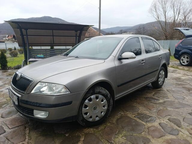 Бежевый Шкода Октавия, объемом двигателя 1.6 л и пробегом 200 тыс. км за 4500 $, фото 1 на Automoto.ua