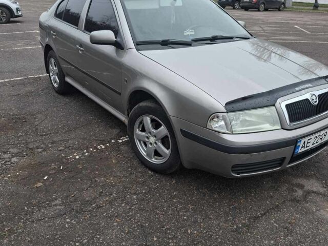 Бежевый Шкода Октавия, объемом двигателя 1.6 л и пробегом 250 тыс. км за 3500 $, фото 1 на Automoto.ua