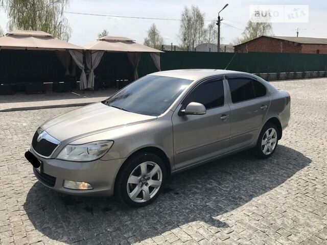 Бежевый Шкода Октавия, объемом двигателя 1.8 л и пробегом 206 тыс. км за 8200 $, фото 1 на Automoto.ua