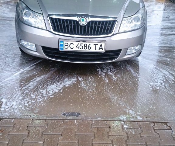 Бежевый Шкода Октавия, объемом двигателя 1.9 л и пробегом 190 тыс. км за 9000 $, фото 1 на Automoto.ua