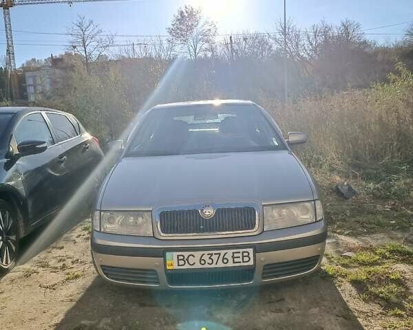 Бежевый Шкода Октавия, объемом двигателя 2 л и пробегом 280 тыс. км за 5000 $, фото 1 на Automoto.ua