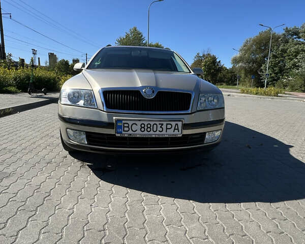 Бежевий Шкода Октавія, об'ємом двигуна 1.6 л та пробігом 200 тис. км за 6000 $, фото 1 на Automoto.ua