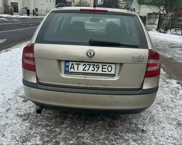 Бежевый Шкода Октавия, объемом двигателя 1.6 л и пробегом 250 тыс. км за 5000 $, фото 1 на Automoto.ua