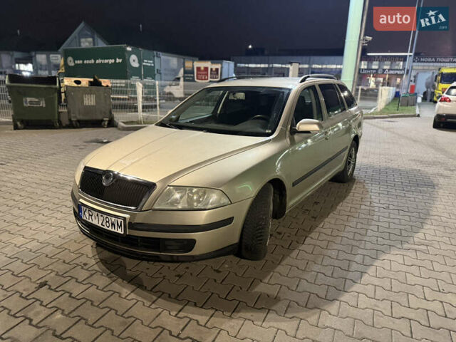 Бежевый Шкода Октавия, объемом двигателя 1.9 л и пробегом 300 тыс. км за 2850 $, фото 1 на Automoto.ua