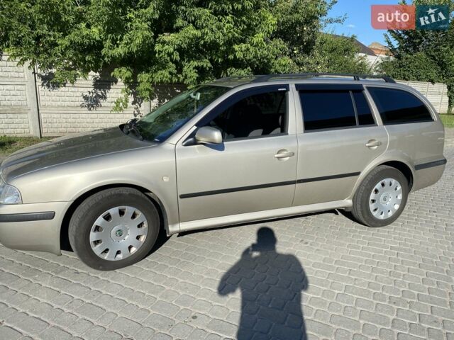 Бежевый Шкода Октавия, объемом двигателя 1.6 л и пробегом 262 тыс. км за 5800 $, фото 1 на Automoto.ua