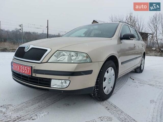 Бежевый Шкода Октавия, объемом двигателя 1.6 л и пробегом 200 тыс. км за 6300 $, фото 1 на Automoto.ua