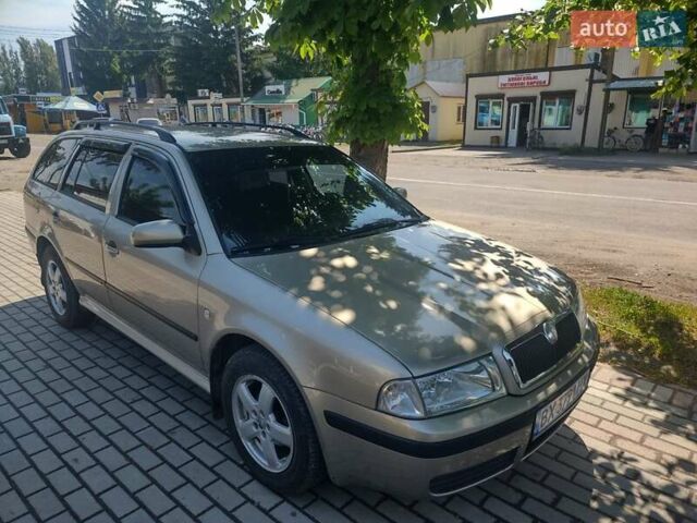 Бежевый Шкода Октавия, объемом двигателя 1.6 л и пробегом 260 тыс. км за 5200 $, фото 1 на Automoto.ua