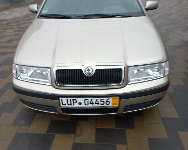 Бежевый Шкода Октавия, объемом двигателя 1.6 л и пробегом 183 тыс. км за 4799 $, фото 1 на Automoto.ua