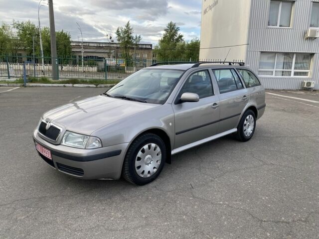 Бежевый Шкода Октавия, объемом двигателя 1.6 л и пробегом 200 тыс. км за 4999 $, фото 1 на Automoto.ua