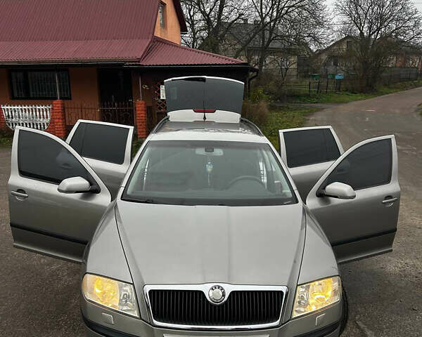 Бежевый Шкода Октавия, объемом двигателя 1.6 л и пробегом 269 тыс. км за 5800 $, фото 1 на Automoto.ua