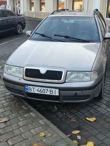 Бежевий Шкода Октавія, об'ємом двигуна 1.6 л та пробігом 334 тис. км за 3500 $, фото 1 на Automoto.ua