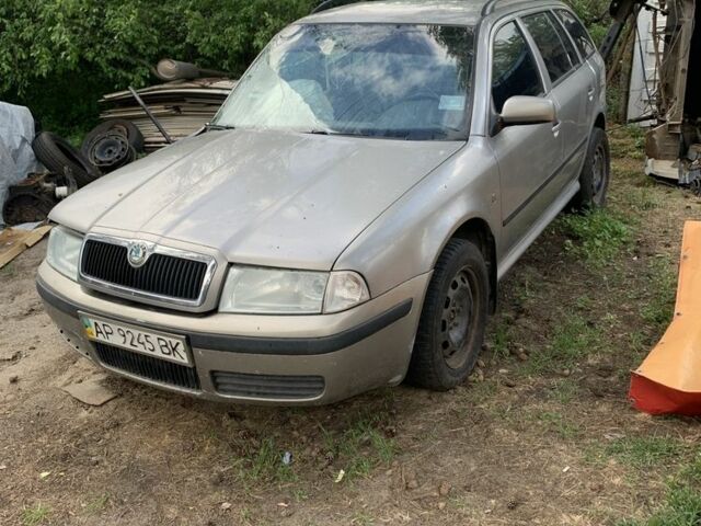 Бежевый Шкода Октавия, объемом двигателя 1.6 л и пробегом 200 тыс. км за 476 $, фото 1 на Automoto.ua