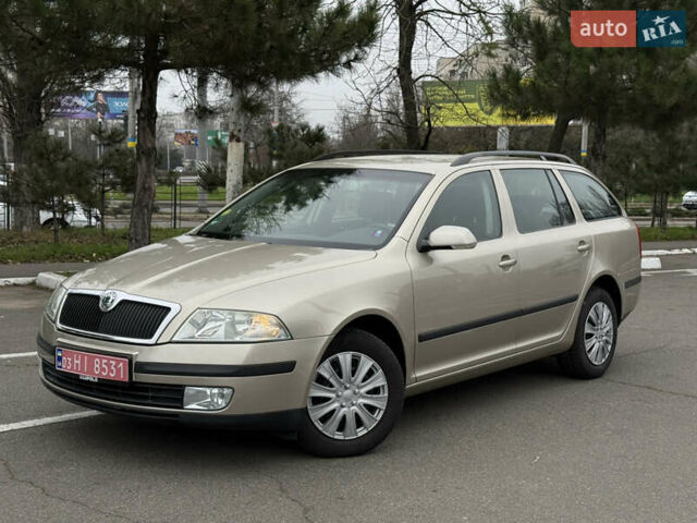 Бежевый Шкода Октавия, объемом двигателя 1.6 л и пробегом 220 тыс. км за 7600 $, фото 1 на Automoto.ua