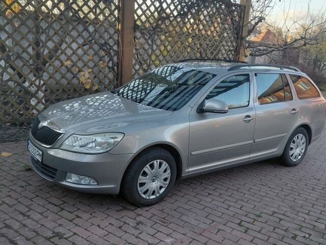 Бежевый Шкода Октавия, объемом двигателя 1.6 л и пробегом 232 тыс. км за 7850 $, фото 1 на Automoto.ua