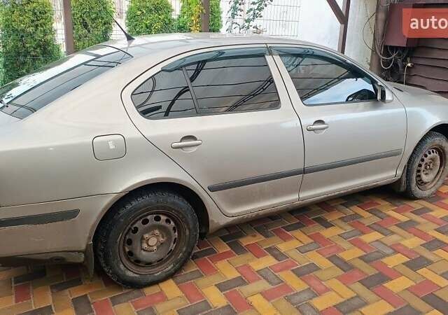 Бежевый Шкода Октавия, объемом двигателя 1.6 л и пробегом 200 тыс. км за 4500 $, фото 1 на Automoto.ua