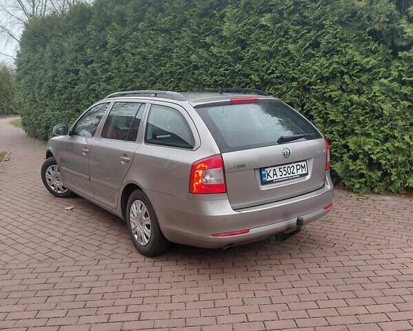 Бежевый Шкода Октавия, объемом двигателя 1.6 л и пробегом 232 тыс. км за 7850 $, фото 1 на Automoto.ua