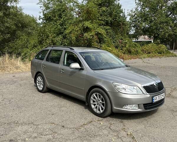 Бежевый Шкода Октавия, объемом двигателя 1.8 л и пробегом 239 тыс. км за 7000 $, фото 1 на Automoto.ua