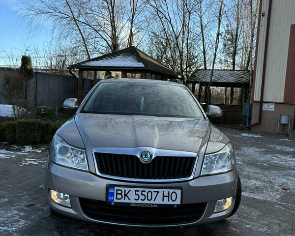 Бежевый Шкода Октавия, объемом двигателя 1.4 л и пробегом 170 тыс. км за 7150 $, фото 1 на Automoto.ua
