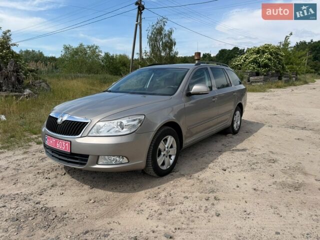 Бежевый Шкода Октавия, объемом двигателя 1.8 л и пробегом 150 тыс. км за 7900 $, фото 1 на Automoto.ua