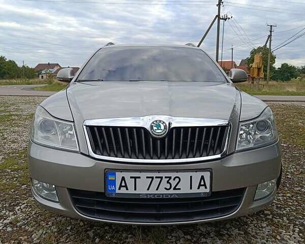 Бежевый Шкода Октавия, объемом двигателя 1.8 л и пробегом 129 тыс. км за 10000 $, фото 1 на Automoto.ua