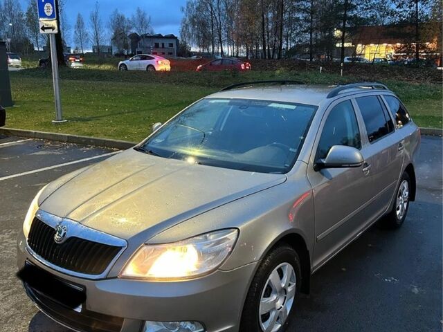 Бежевый Шкода Октавия, объемом двигателя 1.6 л и пробегом 248 тыс. км за 1822 $, фото 1 на Automoto.ua