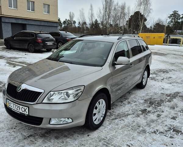Бежевый Шкода Октавия, объемом двигателя 1.6 л и пробегом 127 тыс. км за 9800 $, фото 1 на Automoto.ua