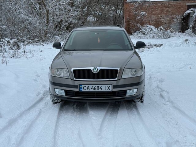 Бежевый Шкода Октавия, объемом двигателя 1.6 л и пробегом 199 тыс. км за 7500 $, фото 1 на Automoto.ua