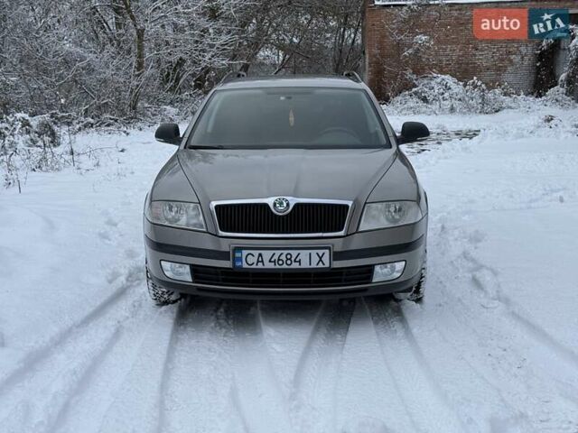 Бежевый Шкода Октавия, объемом двигателя 1.6 л и пробегом 199 тыс. км за 7500 $, фото 1 на Automoto.ua